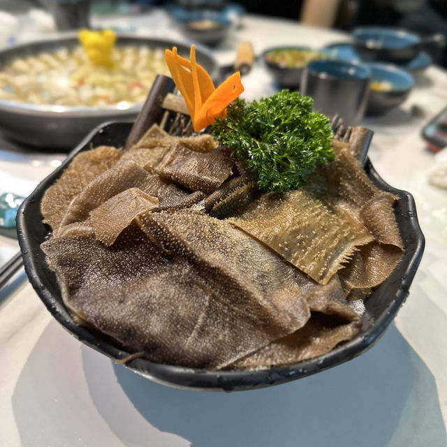 馬交覓食！打卡小熊造型．爆滿黃金蜆鍋