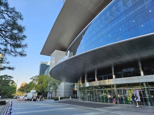 Taking a stroll in Starfield COEX Mall