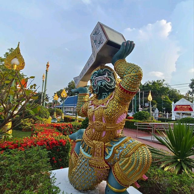 หลวงพ่อเพชร  ศักดิ์สิทธิ์เมืองพิจิตร