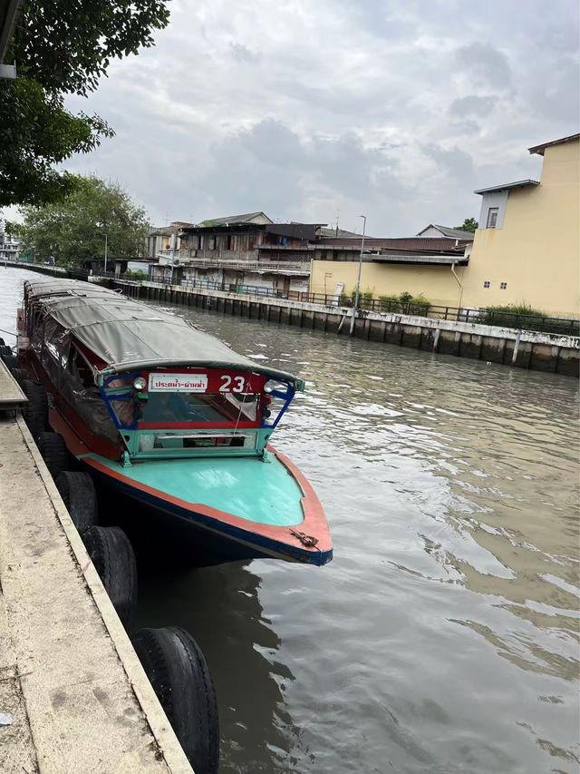 曼谷老城區隱藏瑰寶——王孫寺，金色城堡中的心靈之旅