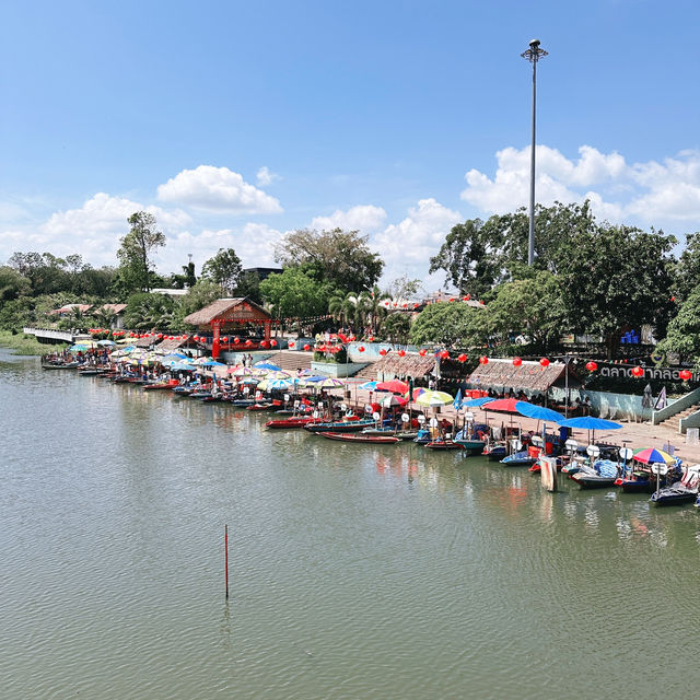 Boats, Bites, and Bright Lights: My Fun Day at Hatyai’s Floating Market!