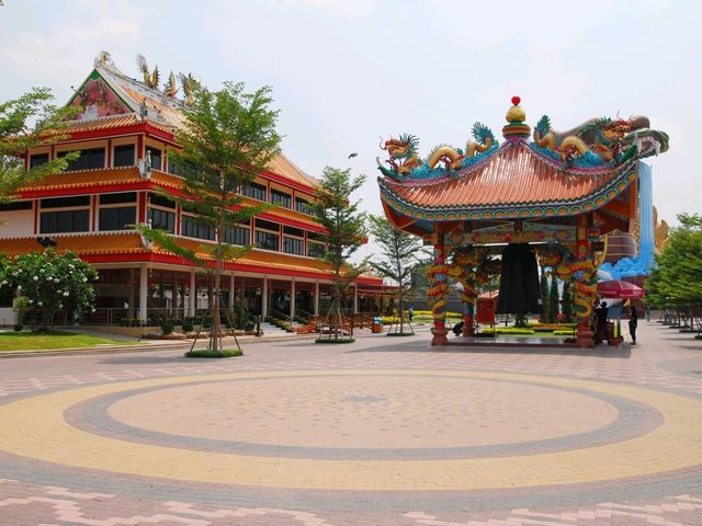 ศาลเจ้าพ่อหลักเมืองสุพรรณบุรี เที่ยวสายมูใกล้กรุง