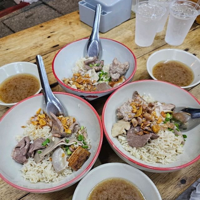 มาภูเก็ตทั้งที ต้องมาทานโกเบ๊นซ์ข้าวต้มแห้ง
