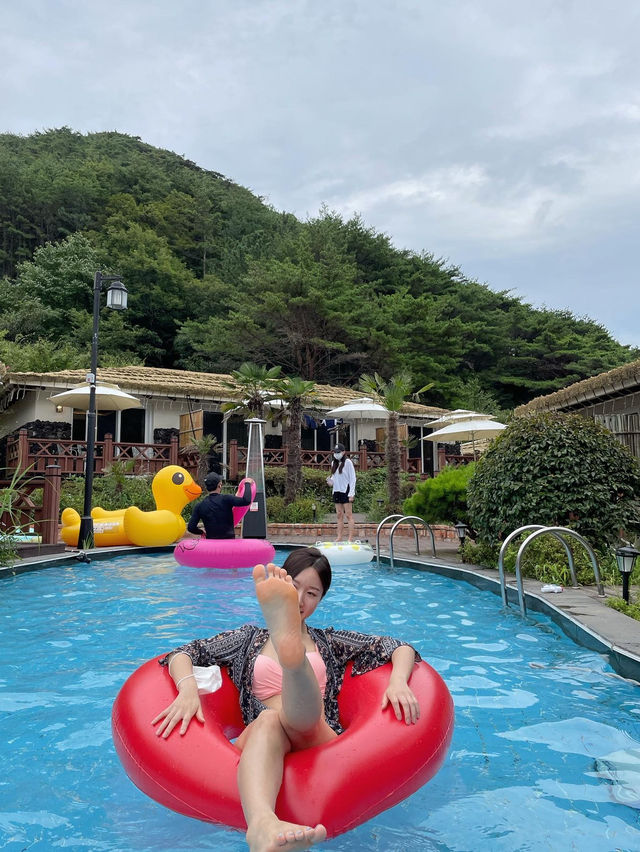 마치 동남아에 온듯한 이국적인 통영한산마리나호텔