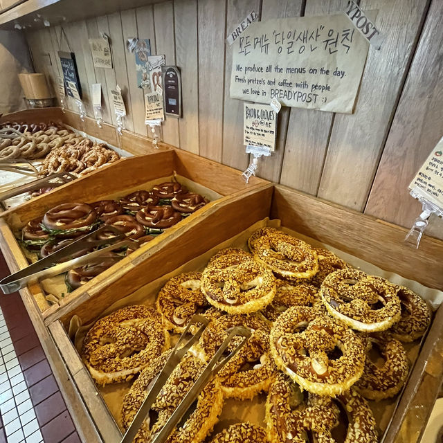 A must visit for all Pretzel cafe 🥨 in the hippie towns in Seoul