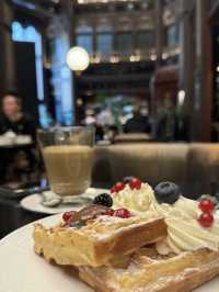 Párisi Udvar: Budapest’s Timeless Passage of Elegance 