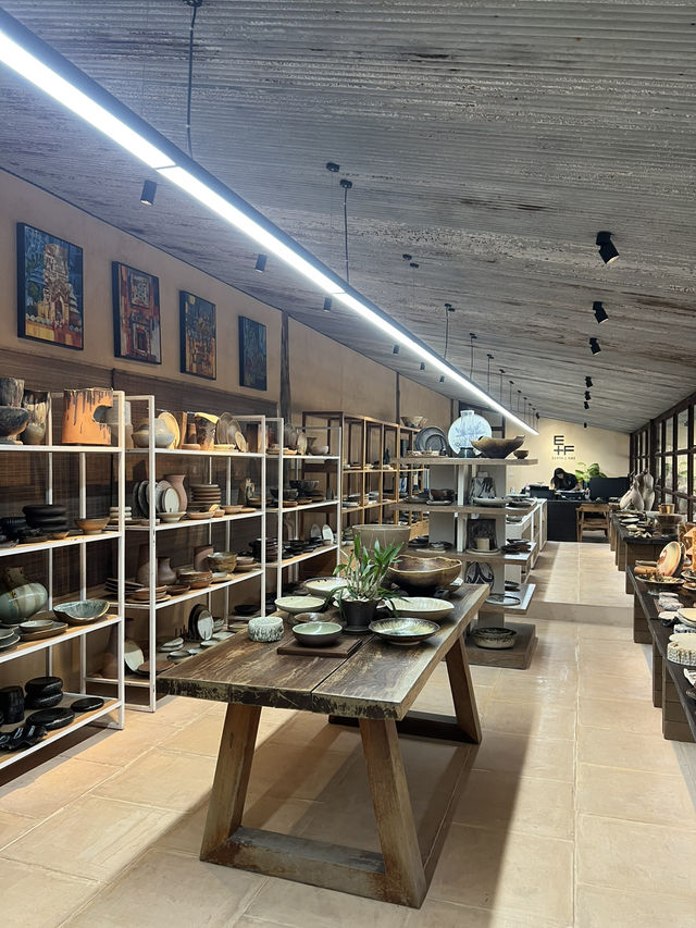 Earth & Fire Ceramics ร้านขายเซรามิก