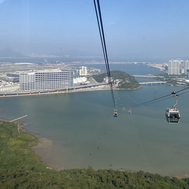นั่งรถบัสจากสนามบินไปกระเช้า Ngong Ping 36