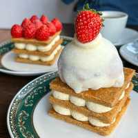 Huge strawberry millefeuille🍓