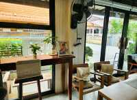 ร้านกาแฟ “มุ้ย”