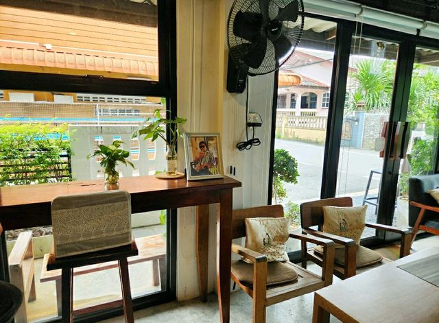 ร้านกาแฟ “มุ้ย”