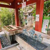 【沖繩】神社建造在海浪拍打的岸邊的巨大珊瑚礁之上