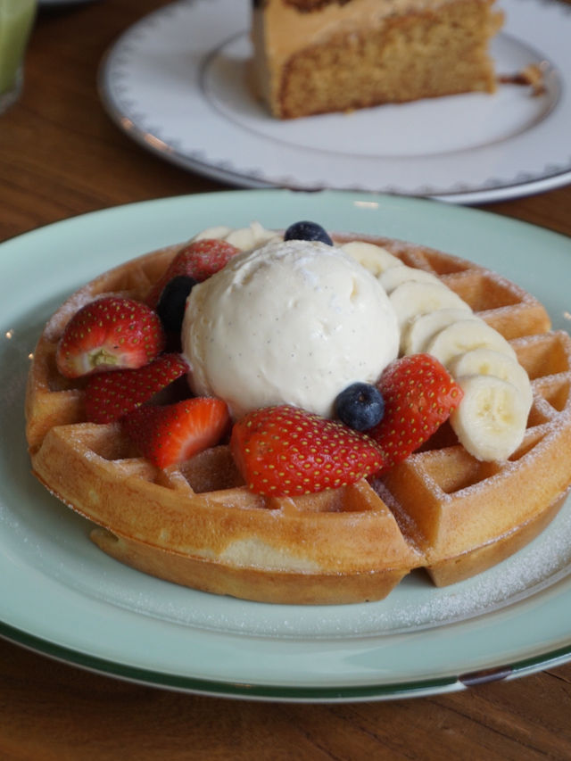 Chic Vibes and Irresistible Waffles: A Perfect Brunch at Wakey Wakey