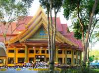 กราบขอพร วัดมหาธาตุวชิรมงคล