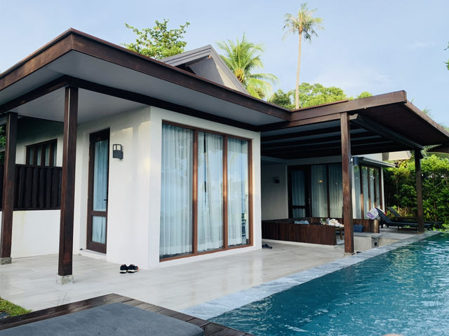 Peace Resort Samui พูลวิลล่าติดทะเล นอนชิลล์