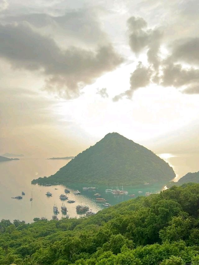 "Labuan Bajo: Gateway to Paradise and the Dragons of Komodo"