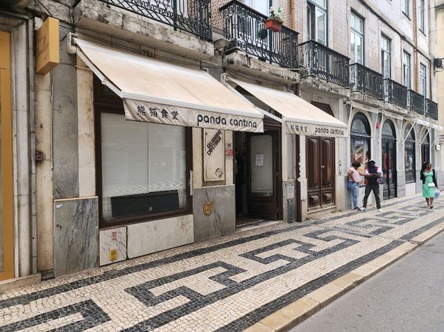[🇵🇹リスボン] 黄色の路面電車が走る街を歩く