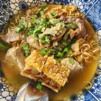 ข้าวต้มแห้งสวนดอก 📍กาญจน์ โภชนา - เชียงใหม่