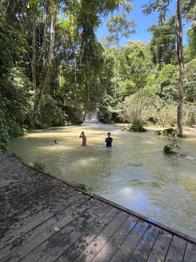 【クアンシーの滝】 🇱🇦 濁流編💦