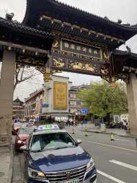 Yuyuan Old Street – เดินลุยฝน จิบชาร้อน ชมเมือง