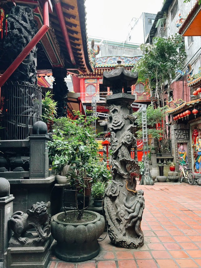 Explore Tianhou Temple taipei