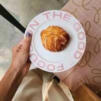 a releaxing place to eat