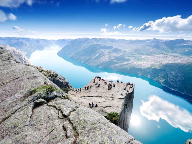 Preikestolen (Pulpit Rock): Norway's famous natural gem!