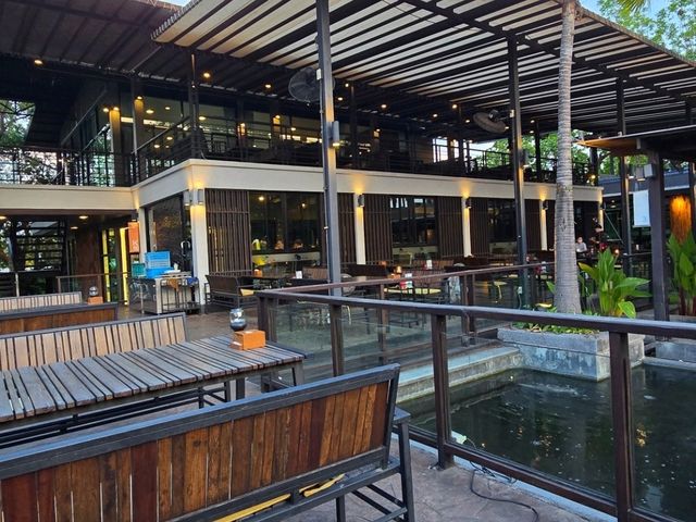 ร้านนั่งชิว ร่มไม้ใหญ่ แพร่ บรรยากาศดีเวอร์