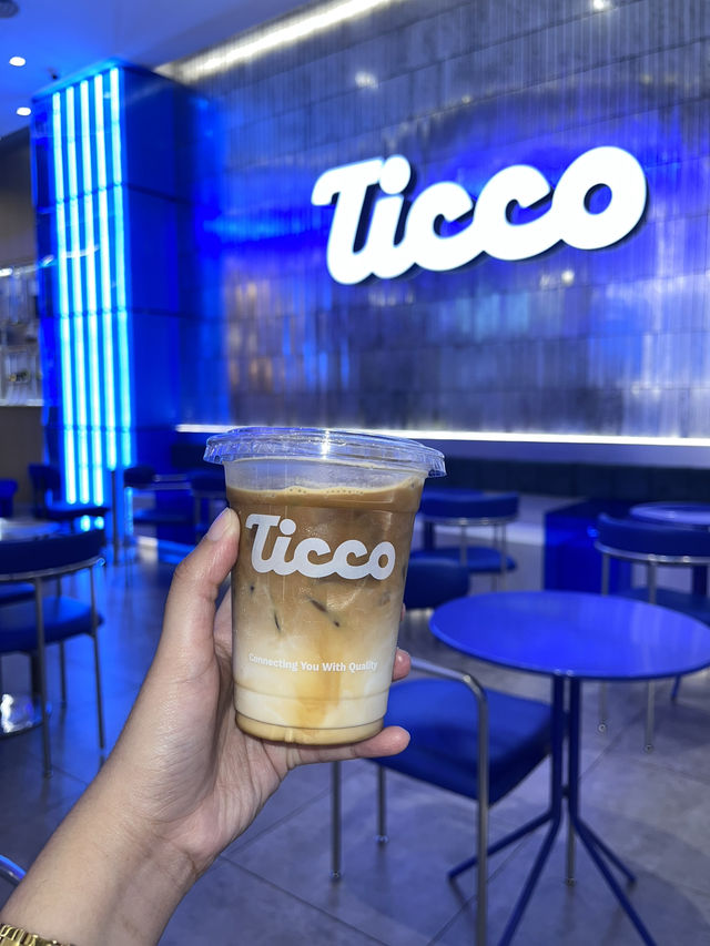 Chillin' in Blue: Sippin' Hazelnut Vibes at Ticco