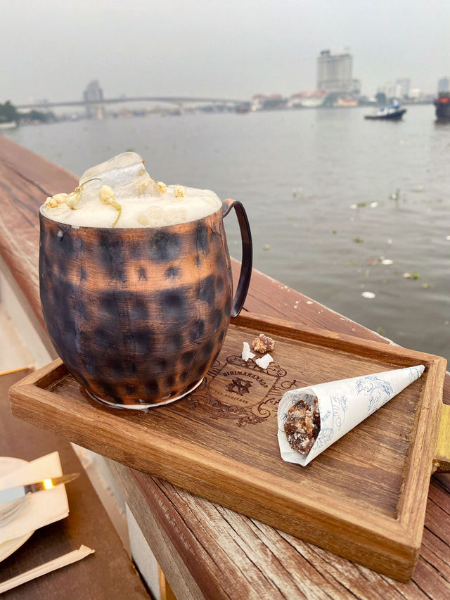 เรือสิริมหรรณพ เอเชียทีค เดอะ ริเวอร์ฟร้อนท์