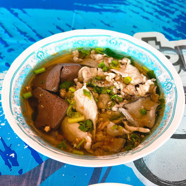 ร้านเอชวนชิม ก๋วยจั๊บ ไชโย