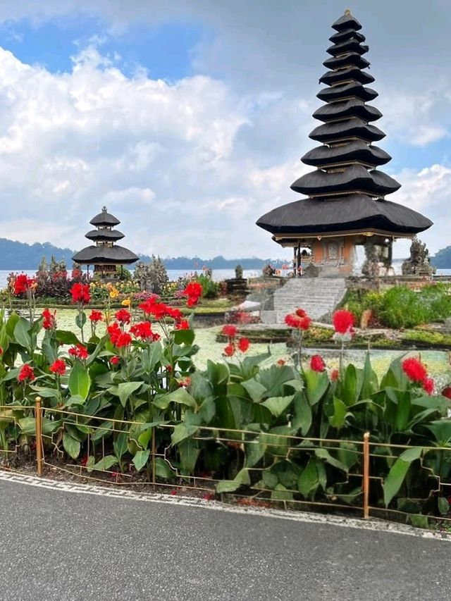 "Ulun Danu Beratan:The Floating Temple of Tranquility"