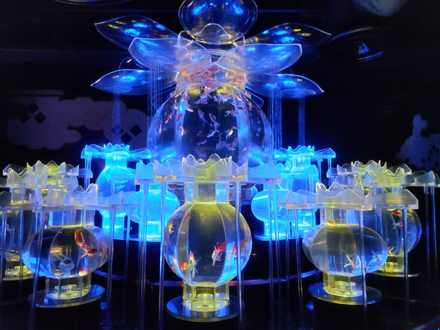 幻想的な空間で金魚鑑賞！　アートアクアリウム銀座