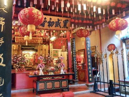 🏮 Hiang Thian Siang Ti Temple: A Backpacker’s Guide to Kuching’s Most Spiritual Hideout!