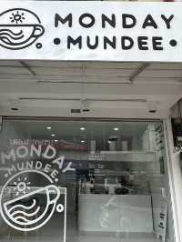 Mondaymundee cafe