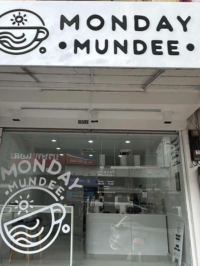 Mondaymundee cafe