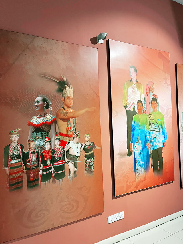 🎨 Pelangi Gallery: A Vibrant Tapestry of Malaysia’s Multicultural Textile Heritage