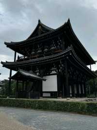 Hanging Out at Tofukuji 