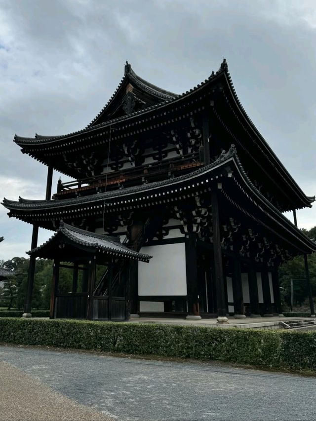 Hanging Out at Tofukuji 