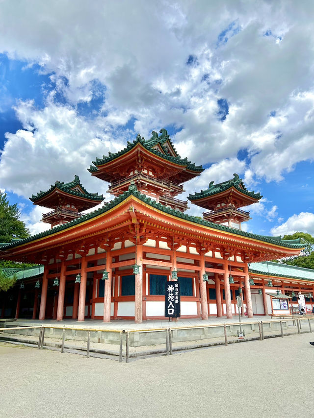 Kyoto Slow Stroll — Feel the Breeze and Culture of the Ancient Capital 🌿⛩️