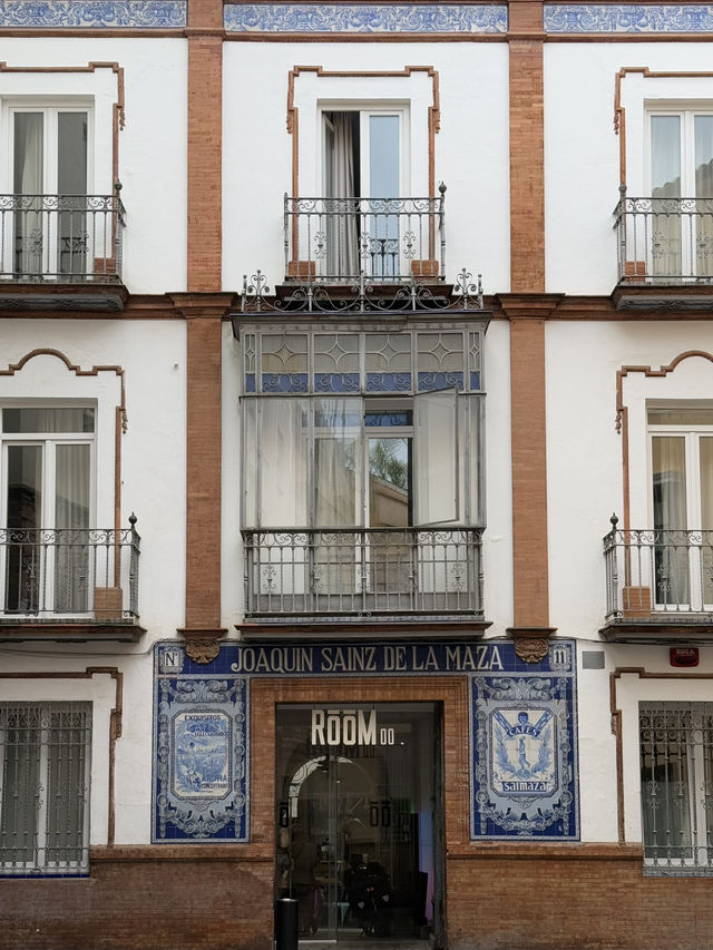 Spacious community hostel in Seville