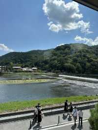 嵐山を眺めて食べる極上の蕎麦