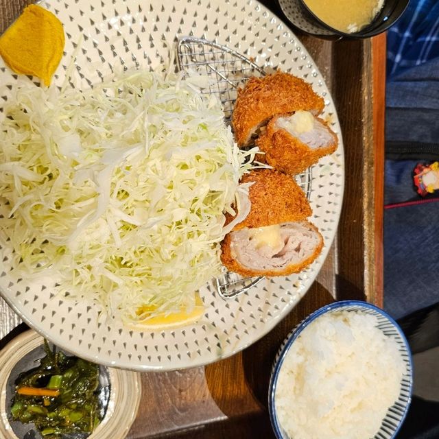 🍱 平價厚切豬排香炸上桌〔富金豚食堂〕