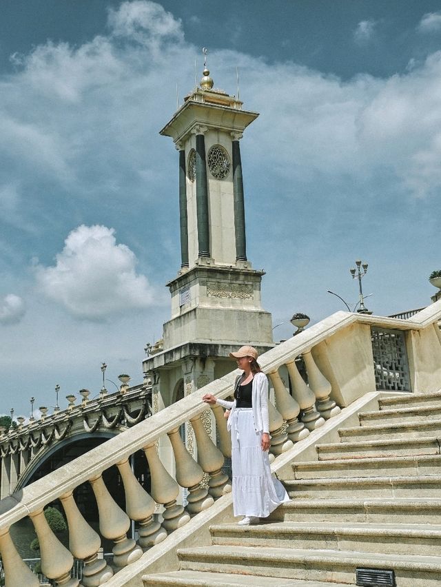 Strike a Pose at Seri Gemilang Bridge – but Bring Sunscreen! 📸🌞