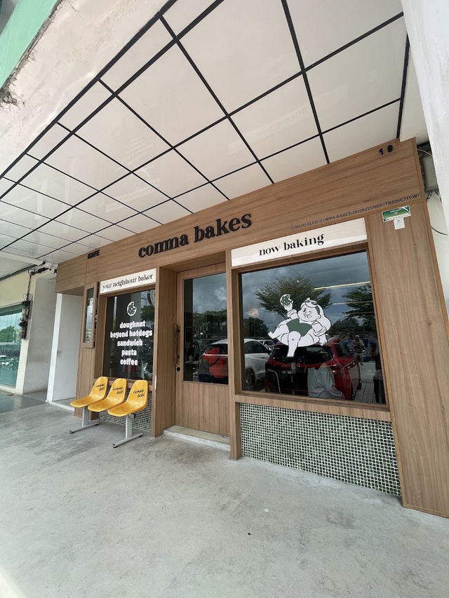 Comma Bakes, Retro Charm Meets Sweet Indulgence in Desaru