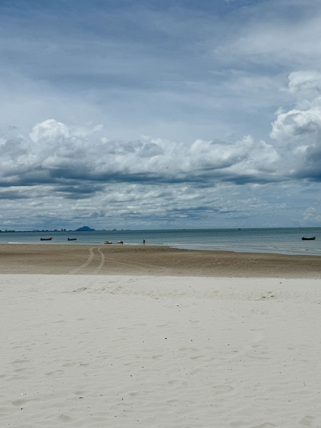 ชิลล์ ชายหาดเขาตะเกียบ หัวหิน