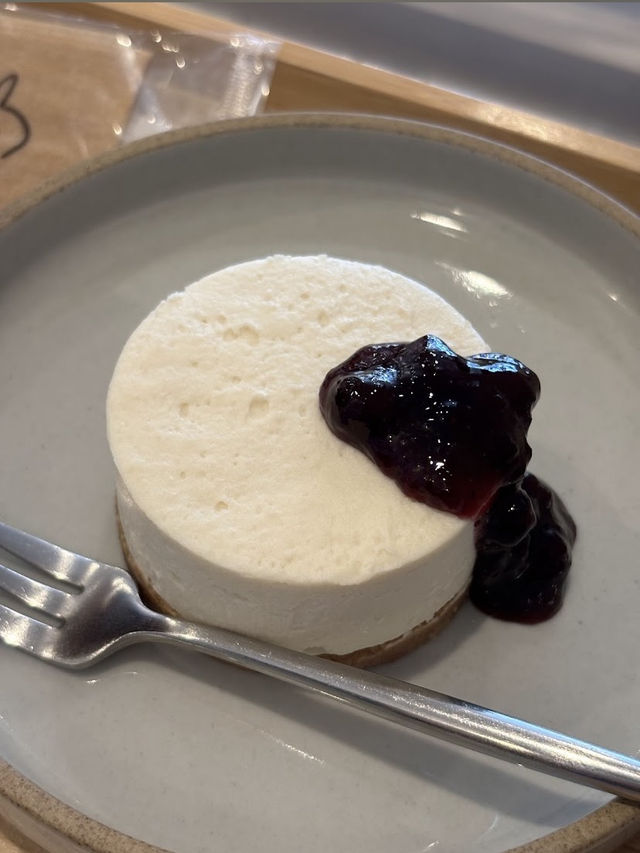 SHARK COFFEE Tokyo, Organic Brews with a Playful Bite