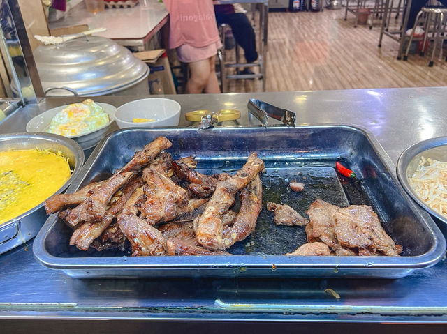 Cơm tấm đêm CUBO ร้านข้าวซี่โครงหมูหมักย่าง