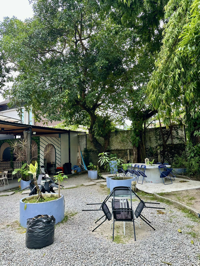 A Cafe That Doubles as an Art Installation