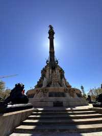 【コロンブスの記念塔（Mirador de Colom）｜ラ・ランブラ通りの海を指さす探検家】